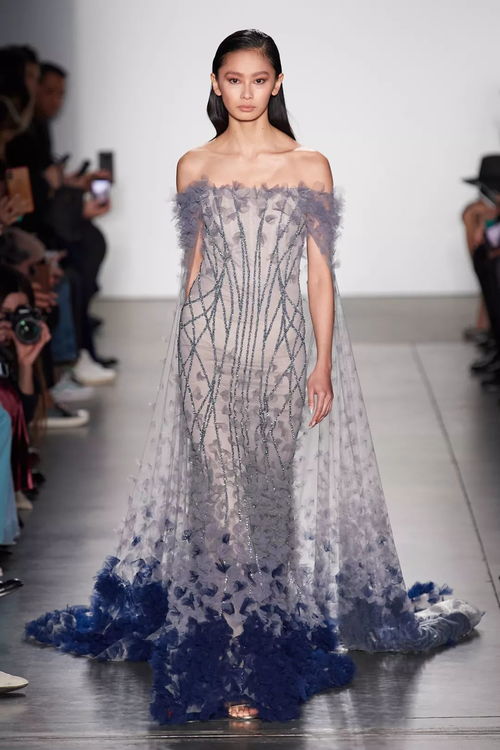 2020年美丽花衣服 服饰时尚的绽放